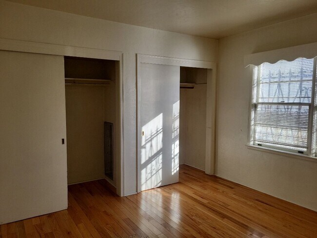 Building Photo - 700-722 Gordon Avenue