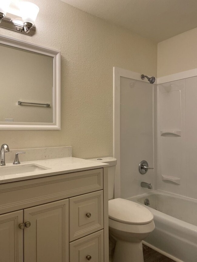 Building Photo - Nice 1bed 1 bath condo near Green Lake.