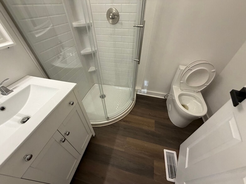 Building Photo - Room in House on Cox Mill Rd