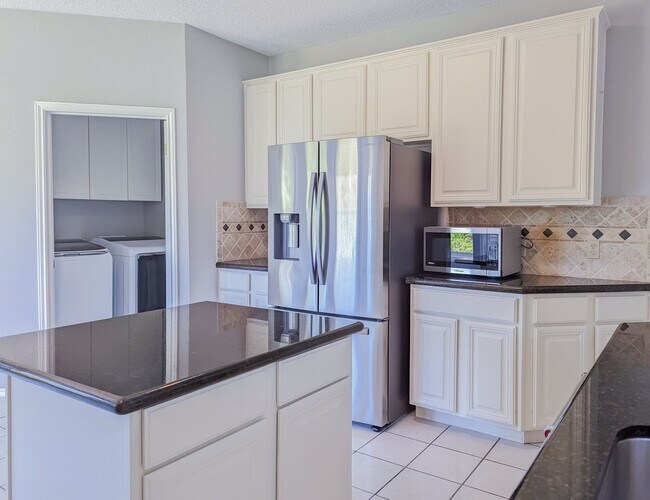 Building Photo - Stylish 4-Bed, 3.5-Bath Rental with Great ...