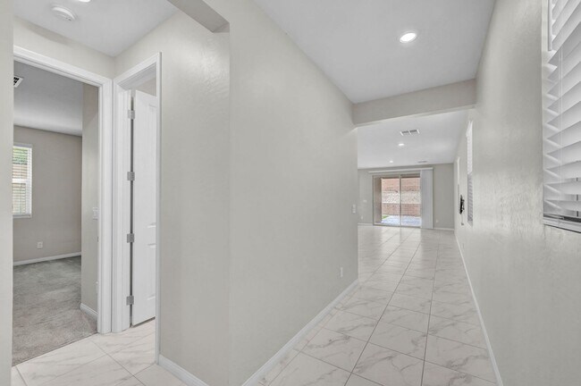 Building Photo - Summerlin gated community 4 bedroom 3 baths