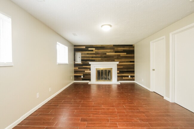 Building Photo - 5864 Brouse Dr