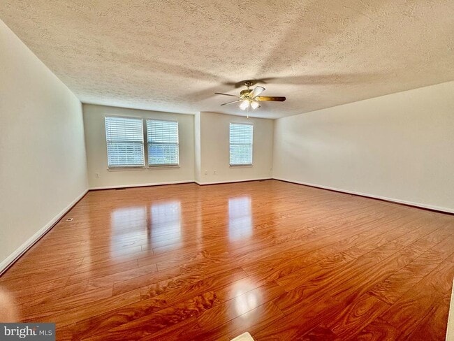 Building Photo - 403 Palmtree Dr