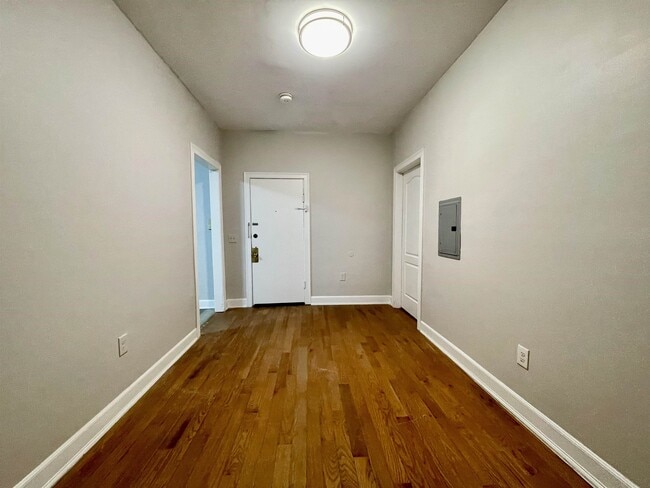 Building Photo - 6120 Monroe Pl