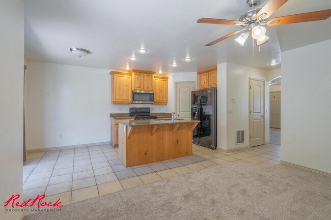 Building Photo - 3 Bedroom Townhome In Fossil Hills!