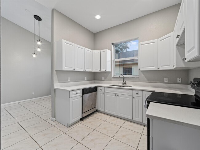 Building Photo - 4059 SW Kamsler St