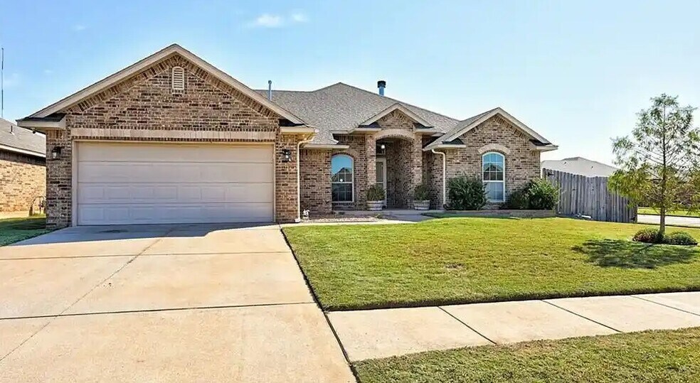 Building Photo - 3300 Marilyn Dr