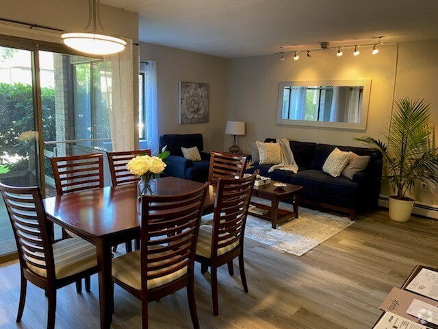 2 bedroom dining/living model unit - King's Lynne