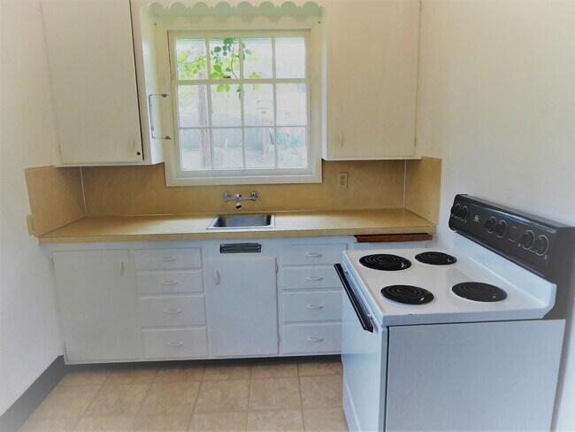 Building Photo - ARMM1701