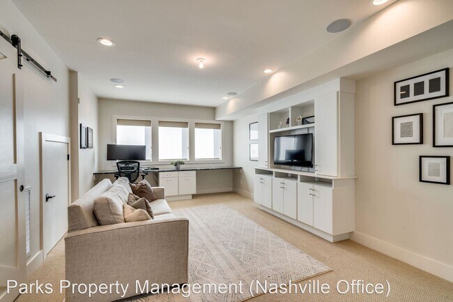 Building Photo - 3 br, 5 bath House - 206 S. 10th Street