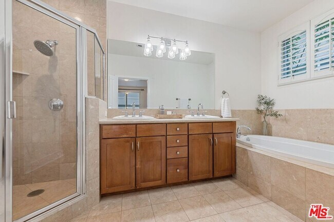 Building Photo - 2240 S Beverly Glen Blvd