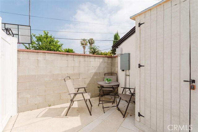 Building Photo - 6440 Lindley Ave