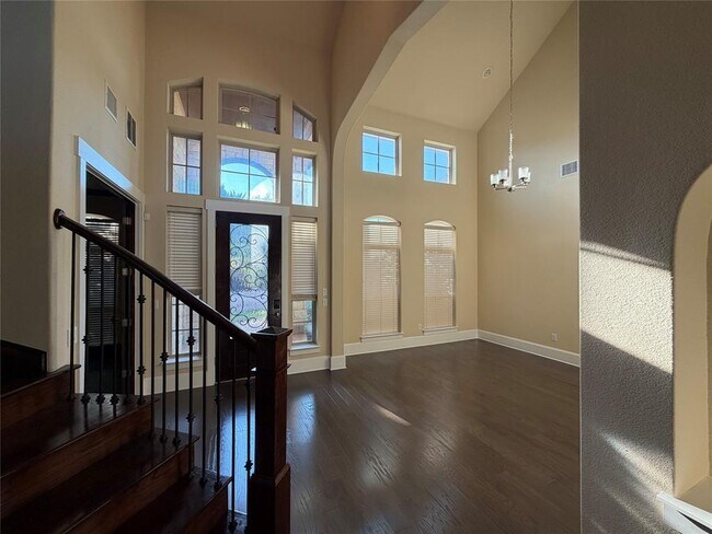 Building Photo - 5449 Diamante Dr