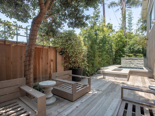 Building Photo - Exquisite Tree Section Home with A/C