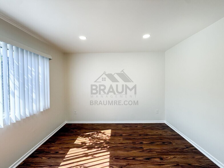 Building Photo - 5611 Fulcher Ave