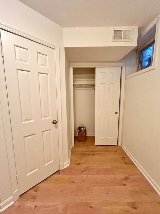 Building Photo - 10939 Wickshire Way