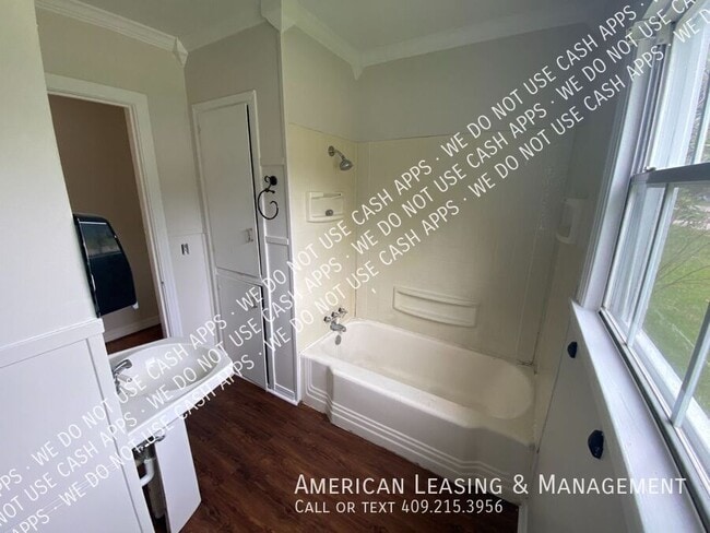 Building Photo - 203 Lee Ln