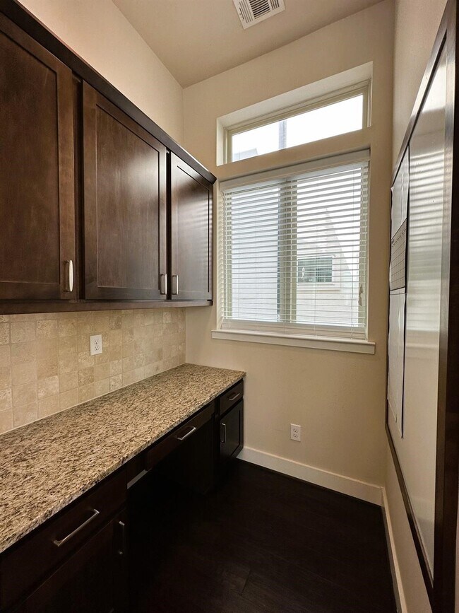 Building Photo - 4406 Eli St