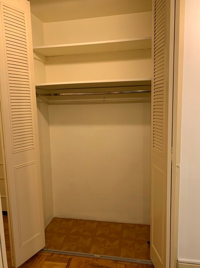 Building Photo - 112 Washington Pl