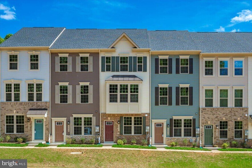 Front - 19822 Habitat Ter