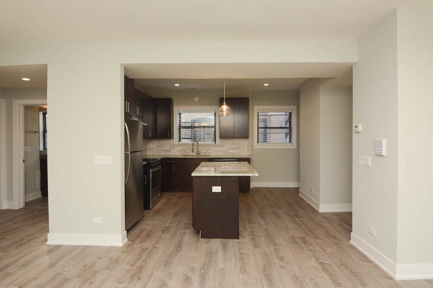 Building Photo - 818 Crain St