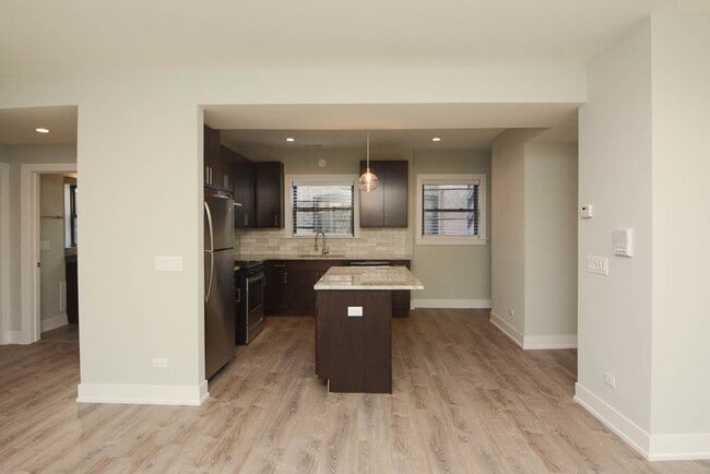 Building Photo - 919 Crain St
