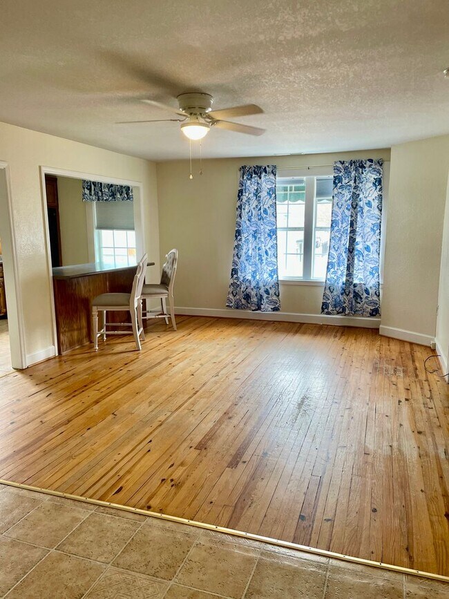 Building Photo - Willow Street