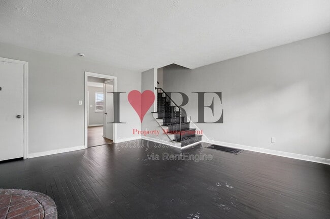 Building Photo - 338 S Chase Ave