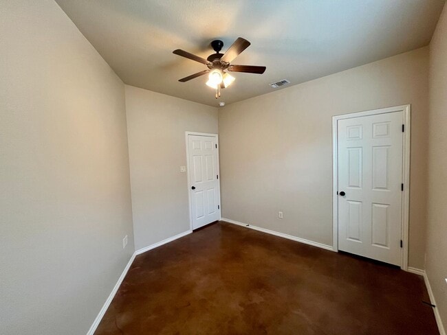 Building Photo - 1148 Stanley Wy