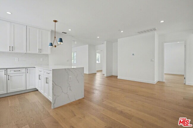 Building Photo - 7832 Croydon Ave