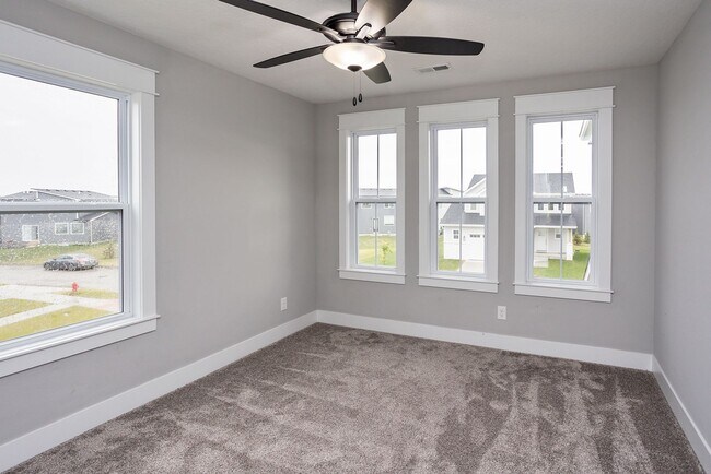 Building Photo - Like-New 4-Bedroom Home in Heritage Park –...