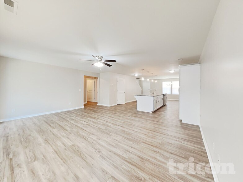 Building Photo - 1705 Sawtooth Ct