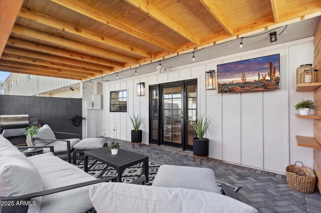 Building Photo - 5020 N Granite Reef Rd