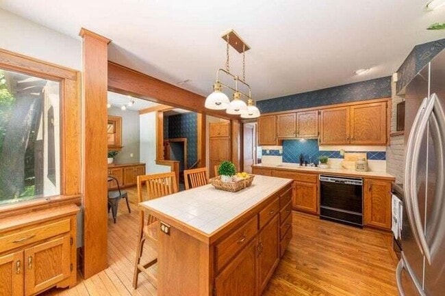 Building Photo - 824 N 66th St