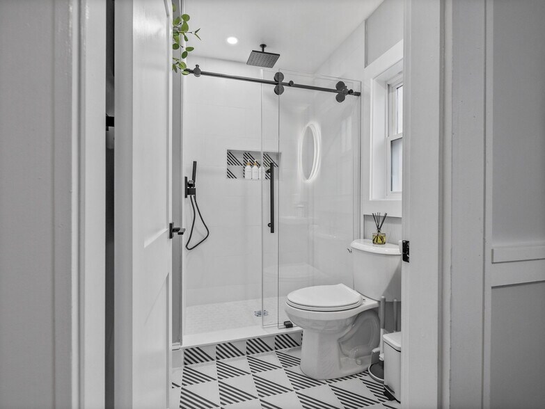 Building Photo - 1212 Broadway