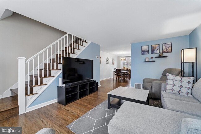 Building Photo - 273 Westbrook Dr