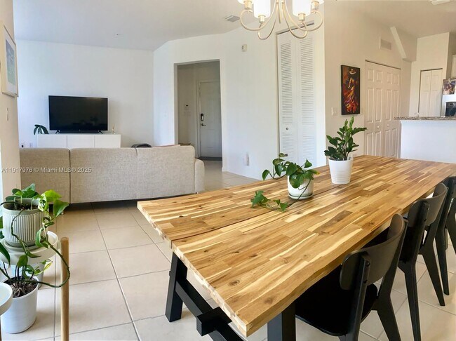 Building Photo - 10620 NW 88th St