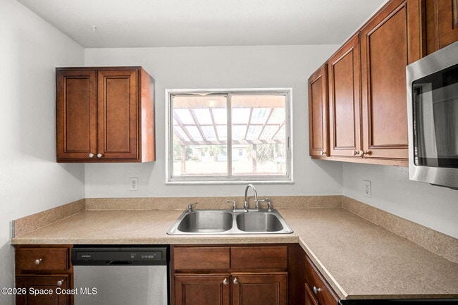 Building Photo - 983 Tacaro Ave SE