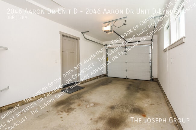 Building Photo - 2046 Aaron Dr
