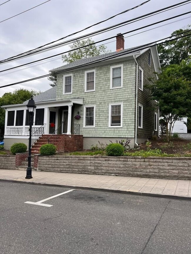 Primary Photo - 303 E Main St