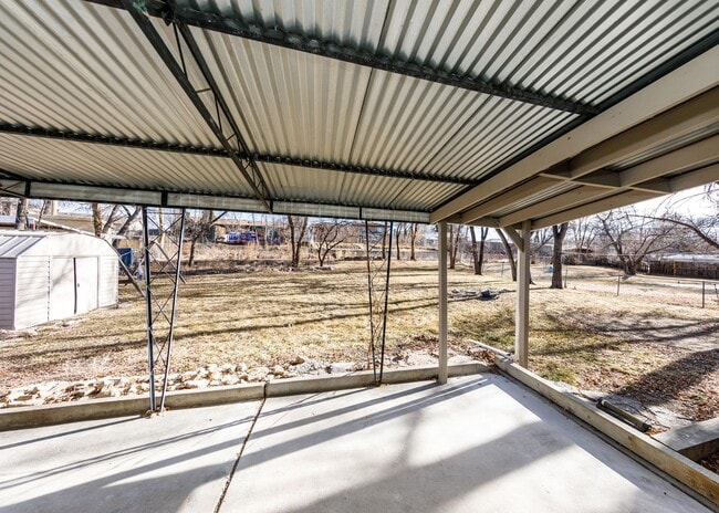 Building Photo - Newly Remodeled 5 Bed Home with Huge Yard