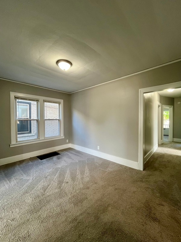Building Photo - 170 Bondie St