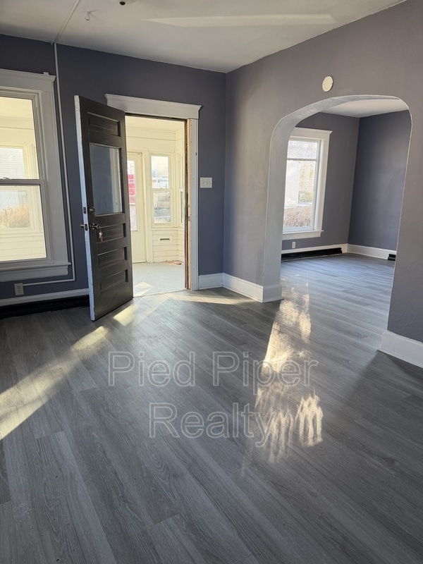 Building Photo - 514 E Garden St