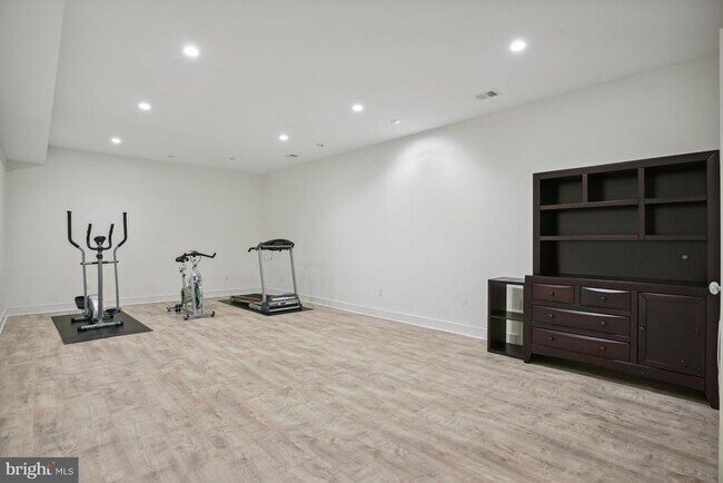 Building Photo - 10747 Riverscape Run