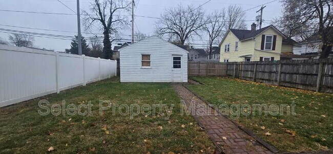 Building Photo - 1112 Lake Ave