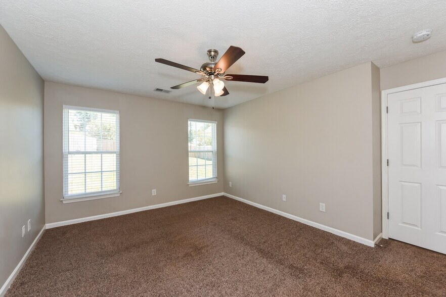 Building Photo - 1689 Comanche Run