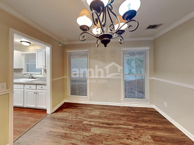 Building Photo - 2011 Aldbury Ln