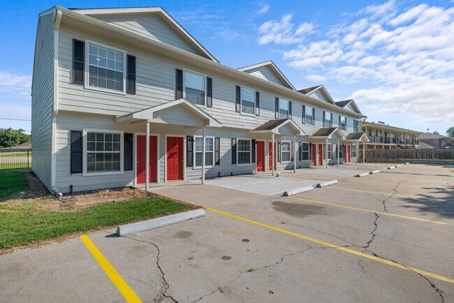 Building Photo - Townhomes on Anita