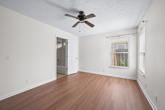 Building Photo - Awesome 4BE-Office/Bonus Room/ 2BA Home in...