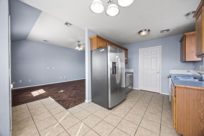 Building Photo - 851 Honeysuckle Dr